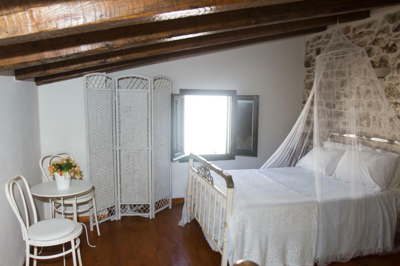 Christina'S Stone Cottage คัสซิโอปี ภายนอก รูปภาพ